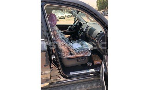 Acheter Import Voiture Toyota Land Cruiser Noir à Import - Dubai, Benin Acheter Import Voiture Toyota Land Cruiser Noir à Import - Dubai, Benin