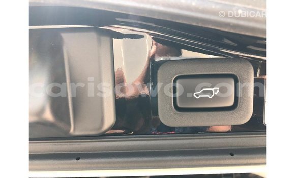 Acheter Import Voiture Toyota Land Cruiser Noir à Import - Dubai, Benin Acheter Import Voiture Toyota Land Cruiser Noir à Import - Dubai, Benin