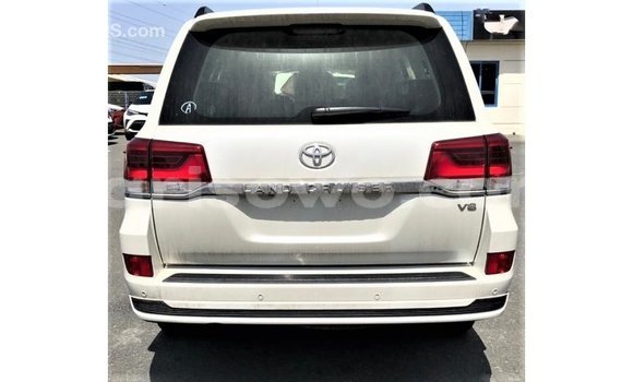 Ra Imported Toyota Land Cruiser funfun Ọkọ̀ in Import - Dubai ni Benin Ra Imported Toyota Land Cruiser funfun Ọkọ̀ in Import - Dubai ni Benin
