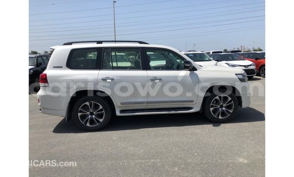 Ra Imported Toyota Land Cruiser funfun Ọkọ̀ in Import - Dubai ni Benin Ra Imported Toyota Land Cruiser funfun Ọkọ̀ in Import - Dubai ni Benin
