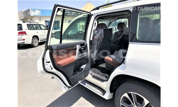 Ra Imported Toyota Land Cruiser funfun Ọkọ̀ in Import - Dubai ni Benin Ra Imported Toyota Land Cruiser funfun Ọkọ̀ in Import - Dubai ni Benin