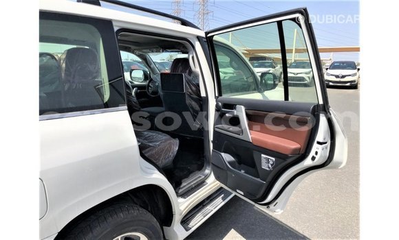 Ra Imported Toyota Land Cruiser funfun Ọkọ̀ in Import - Dubai ni Benin Ra Imported Toyota Land Cruiser funfun Ọkọ̀ in Import - Dubai ni Benin