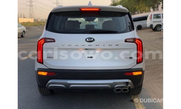 Sayi Imported Kia Carens White Mota in Import - Dubai a Benin Sayi Imported Kia Carens White Mota in Import - Dubai a Benin
