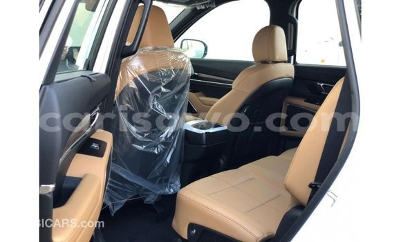 Sayi Imported Kia Carens White Mota in Import - Dubai a Benin Sayi Imported Kia Carens White Mota in Import - Dubai a Benin