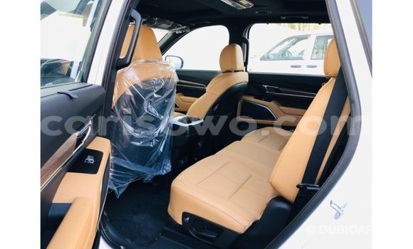 Sayi Imported Kia Carens White Mota in Import - Dubai a Benin Sayi Imported Kia Carens White Mota in Import - Dubai a Benin