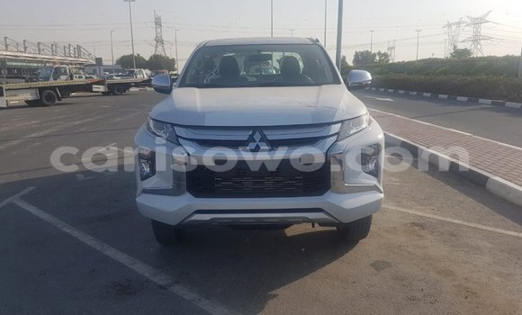 Sayi Imported Mitsubishi L200 White Mota in Import - Dubai a Benin