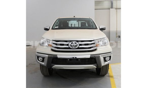 Acheter Import Voiture Toyota Hilux Blanc à Import - Dubai, Benin
