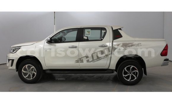 Sayi Imported Toyota Hilux White Mota in Import - Dubai a Benin Sayi Imported Toyota Hilux White Mota in Import - Dubai a Benin