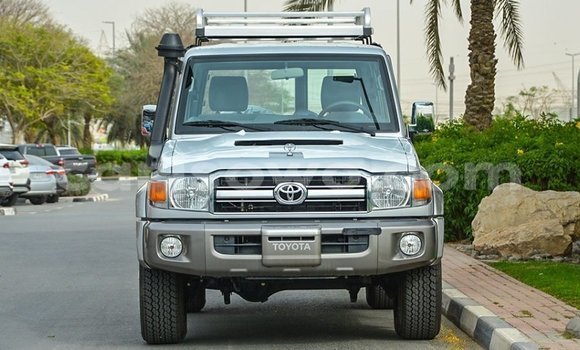 Sayi Imported Toyota Land Cruiser Sauran Mota in Import - Dubai a Benin