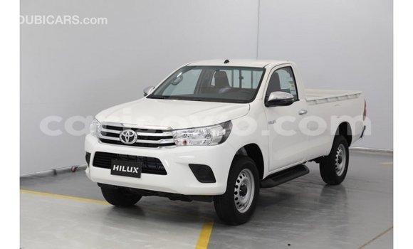Sayi Imported Toyota Hilux White Mota in Import - Dubai a Benin Sayi Imported Toyota Hilux White Mota in Import - Dubai a Benin