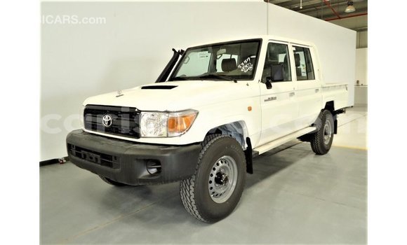 Sayi Imported Toyota Land Cruiser White Mota in Import - Dubai a Benin Sayi Imported Toyota Land Cruiser White Mota in Import - Dubai a Benin
