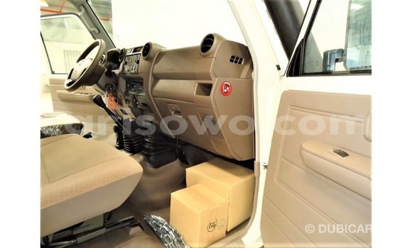Sayi Imported Toyota Land Cruiser White Mota in Import - Dubai a Benin Sayi Imported Toyota Land Cruiser White Mota in Import - Dubai a Benin