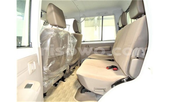 Sayi Imported Toyota Land Cruiser White Mota in Import - Dubai a Benin Sayi Imported Toyota Land Cruiser White Mota in Import - Dubai a Benin