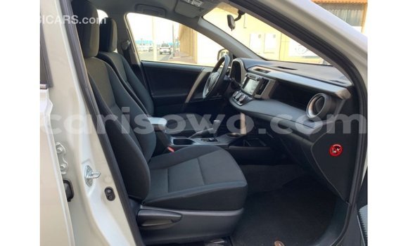 Sayi Imported Toyota HiAce White Babbar mota in Import - Dubai a Benin Sayi Imported Toyota HiAce White Babbar mota in Import - Dubai a Benin