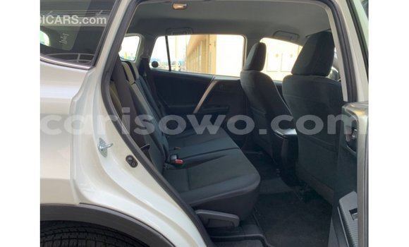 Sayi Imported Toyota HiAce White Babbar mota in Import - Dubai a Benin Sayi Imported Toyota HiAce White Babbar mota in Import - Dubai a Benin