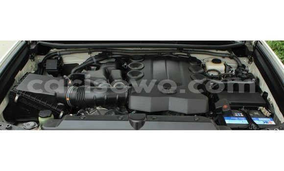 Acheter Import Voiture Toyota Prado Blanc à Import - Dubai, Benin Acheter Import Voiture Toyota Prado Blanc à Import - Dubai, Benin