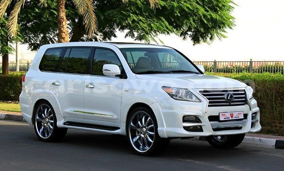 Sayi Imported Lexus LX White Mota in Import - Dubai a Benin Sayi Imported Lexus LX White Mota in Import - Dubai a Benin