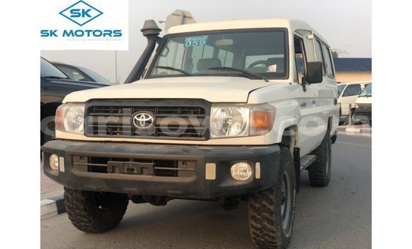 Sayi Imported Toyota Land Cruiser White Mota in Import - Dubai a Benin
