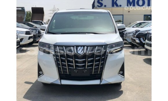 Acheter Import Voiture Toyota Alphard Blanc à Import - Dubai, Benin Acheter Import Voiture Toyota Alphard Blanc à Import - Dubai, Benin