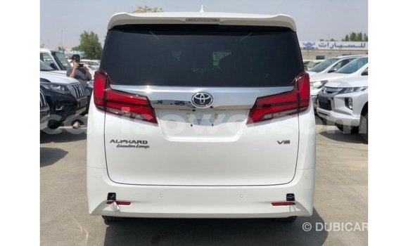 Acheter Import Voiture Toyota Alphard Blanc à Import - Dubai, Benin Acheter Import Voiture Toyota Alphard Blanc à Import - Dubai, Benin