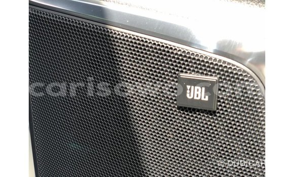 Acheter Import Voiture Toyota Alphard Blanc à Import - Dubai, Benin Acheter Import Voiture Toyota Alphard Blanc à Import - Dubai, Benin