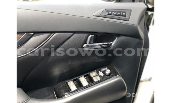 Acheter Import Voiture Toyota Alphard Blanc à Import - Dubai, Benin Acheter Import Voiture Toyota Alphard Blanc à Import - Dubai, Benin