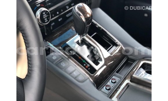 Acheter Import Voiture Toyota Alphard Blanc à Import - Dubai, Benin Acheter Import Voiture Toyota Alphard Blanc à Import - Dubai, Benin