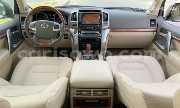Sayi Imported Toyota Land Cruiser White Mota in Import - Dubai a Benin Sayi Imported Toyota Land Cruiser White Mota in Import - Dubai a Benin