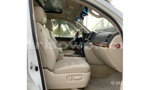 Sayi Imported Toyota Land Cruiser White Mota in Import - Dubai a Benin Sayi Imported Toyota Land Cruiser White Mota in Import - Dubai a Benin
