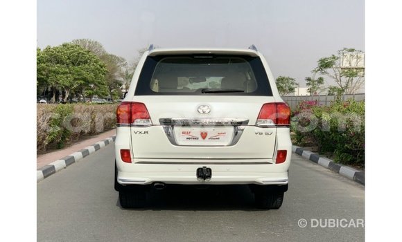 Sayi Imported Toyota Land Cruiser White Mota in Import - Dubai a Benin Sayi Imported Toyota Land Cruiser White Mota in Import - Dubai a Benin