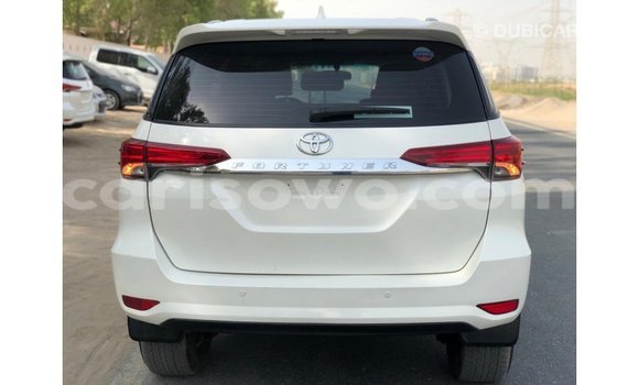 Acheter Import Voiture Toyota Fortuner Blanc à Import - Dubai, Benin Acheter Import Voiture Toyota Fortuner Blanc à Import - Dubai, Benin