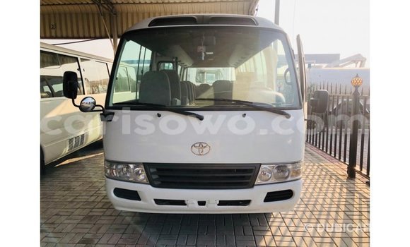 Acheter Import Utilitaire Toyota Coaster Blanc à Import - Dubai, Benin Acheter Import Utilitaire Toyota Coaster Blanc à Import - Dubai, Benin
