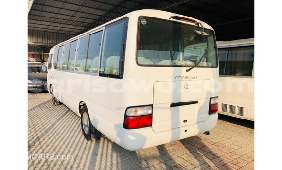 Acheter Import Utilitaire Toyota Coaster Blanc à Import - Dubai, Benin Acheter Import Utilitaire Toyota Coaster Blanc à Import - Dubai, Benin
