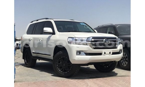 Acheter Import Voiture Toyota Land Cruiser Blanc à Import - Dubai, Benin