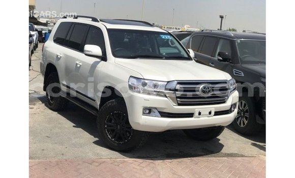Ra Imported Toyota Land Cruiser funfun Ọkọ̀ in Import - Dubai ni Benin Ra Imported Toyota Land Cruiser funfun Ọkọ̀ in Import - Dubai ni Benin