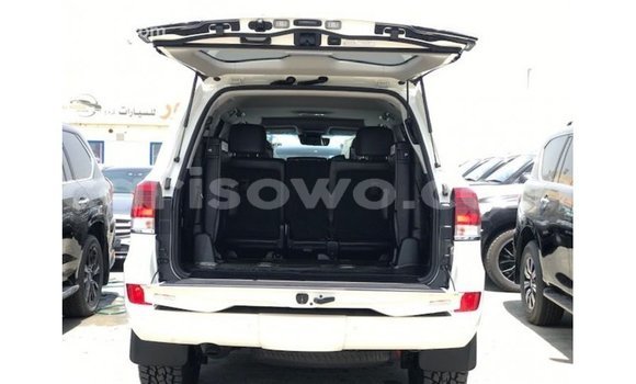 Ra Imported Toyota Land Cruiser funfun Ọkọ̀ in Import - Dubai ni Benin Ra Imported Toyota Land Cruiser funfun Ọkọ̀ in Import - Dubai ni Benin