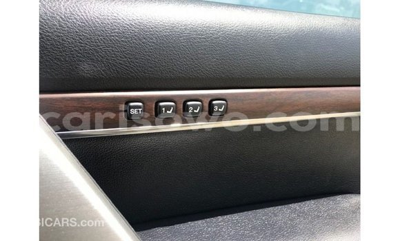 Ra Imported Toyota Land Cruiser funfun Ọkọ̀ in Import - Dubai ni Benin Ra Imported Toyota Land Cruiser funfun Ọkọ̀ in Import - Dubai ni Benin