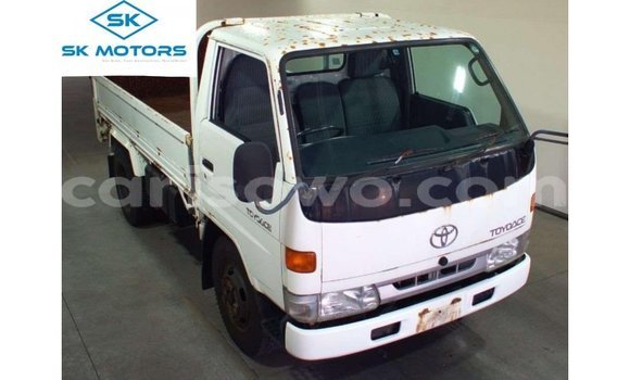 Sayi Imported Toyota Dyna White Babbar mota in Import - Dubai a Benin Sayi Imported Toyota Dyna White Babbar mota in Import - Dubai a Benin