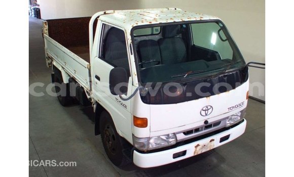 Sayi Imported Toyota Dyna White Babbar mota in Import - Dubai a Benin Sayi Imported Toyota Dyna White Babbar mota in Import - Dubai a Benin