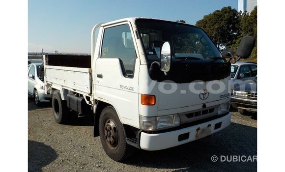 Sayi Imported Toyota Dyna White Babbar mota in Import - Dubai a Benin Sayi Imported Toyota Dyna White Babbar mota in Import - Dubai a Benin