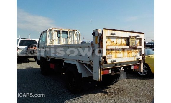 Sayi Imported Toyota Dyna White Babbar mota in Import - Dubai a Benin Sayi Imported Toyota Dyna White Babbar mota in Import - Dubai a Benin