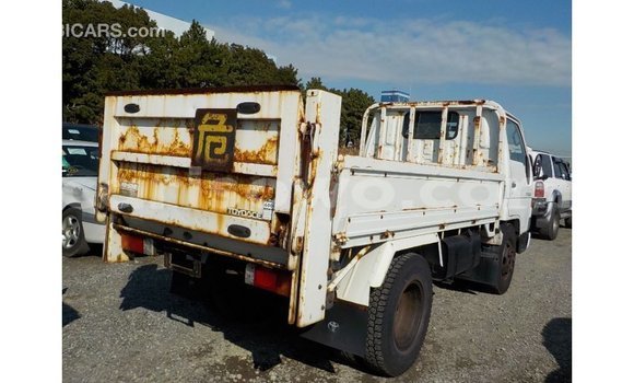 Sayi Imported Toyota Dyna White Babbar mota in Import - Dubai a Benin Sayi Imported Toyota Dyna White Babbar mota in Import - Dubai a Benin