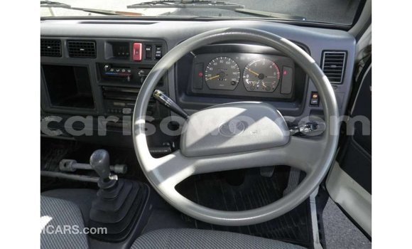 Sayi Imported Toyota Dyna White Babbar mota in Import - Dubai a Benin Sayi Imported Toyota Dyna White Babbar mota in Import - Dubai a Benin