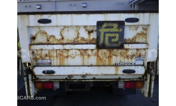 Sayi Imported Toyota Dyna White Babbar mota in Import - Dubai a Benin Sayi Imported Toyota Dyna White Babbar mota in Import - Dubai a Benin