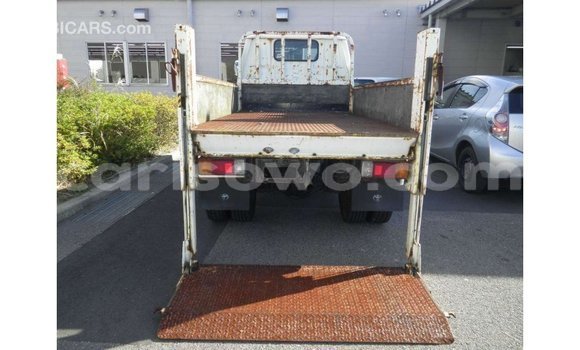 Sayi Imported Toyota Dyna White Babbar mota in Import - Dubai a Benin Sayi Imported Toyota Dyna White Babbar mota in Import - Dubai a Benin