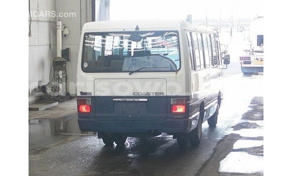 Acheter Import Utilitaire Toyota Coaster Blanc à Import - Dubai, Benin Acheter Import Utilitaire Toyota Coaster Blanc à Import - Dubai, Benin