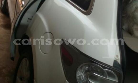 Sayi Na hannu Mazda 323 White Mota in Savalou a Benin Sayi Na hannu Mazda 323 White Mota in Savalou a Benin