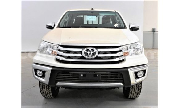 Sayi Imported Toyota Hilux White Mota in Import - Dubai a Benin