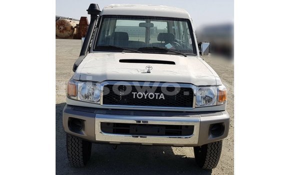 Acheter Import Voiture Toyota Land Cruiser Blanc à Import - Dubai, Benin