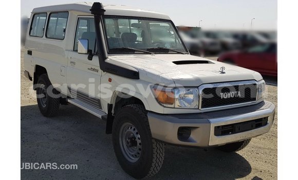 Sayi Imported Toyota Land Cruiser White Mota in Import - Dubai a Benin Sayi Imported Toyota Land Cruiser White Mota in Import - Dubai a Benin